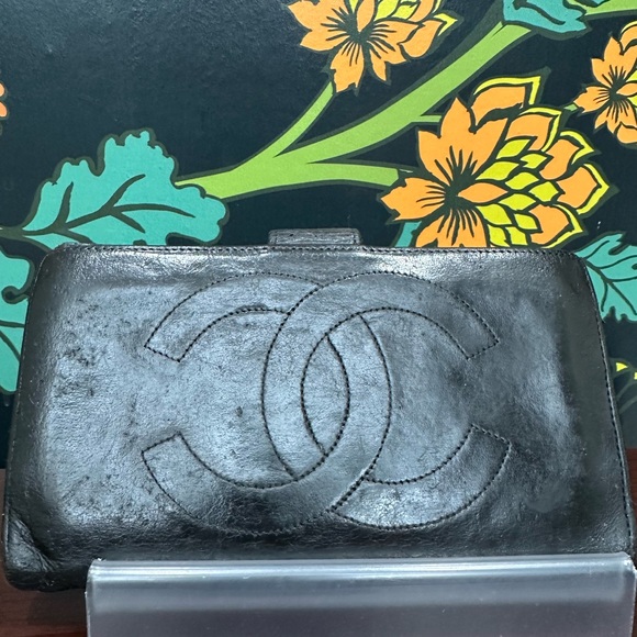 CHANEL Handbags - Chanel Vintage Bi-fold kiss lock Long wallet with CC logo stitching
